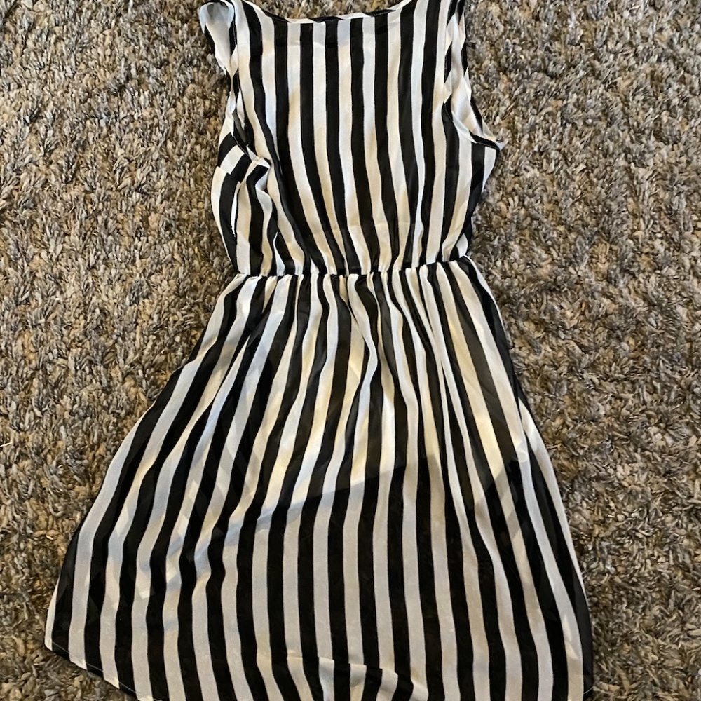 Dress - Picture 2 of 2